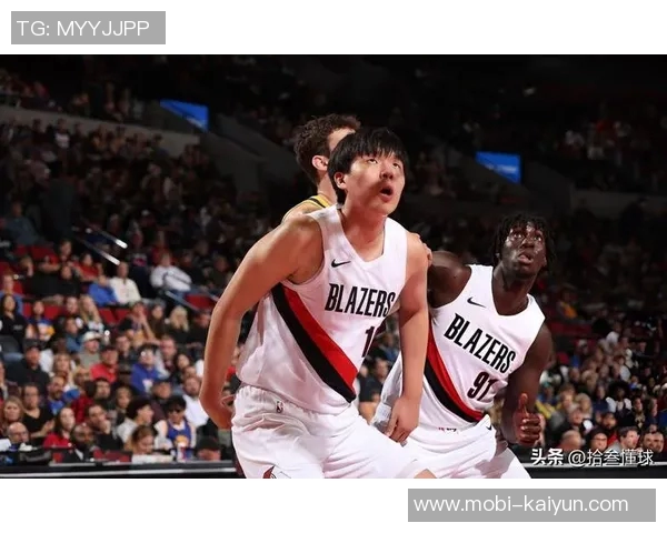 小杨激情泼水庆祝斯普利特首场胜利并获得比赛用球