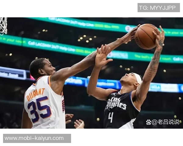 布克上半场表现出色却因伤退场10分钟内贡献11分2篮板3助攻 布克上半场表现出色却因伤退场10分钟内贡献11分2篮板3助攻