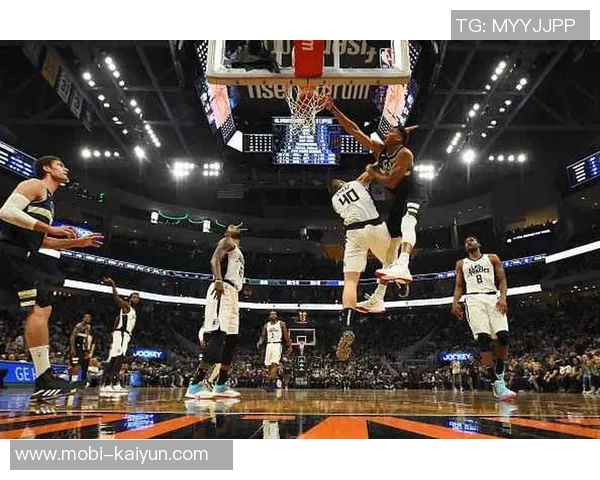 儿子竖起大拇指为小卡加油！字母哥赶紧按下教他拇指向下